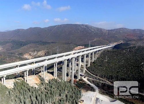 äº‘å—è’™æ–‡ç¡¯é«˜é€Ÿå‘¨ä¸­å¯¨å¤§æ©‹